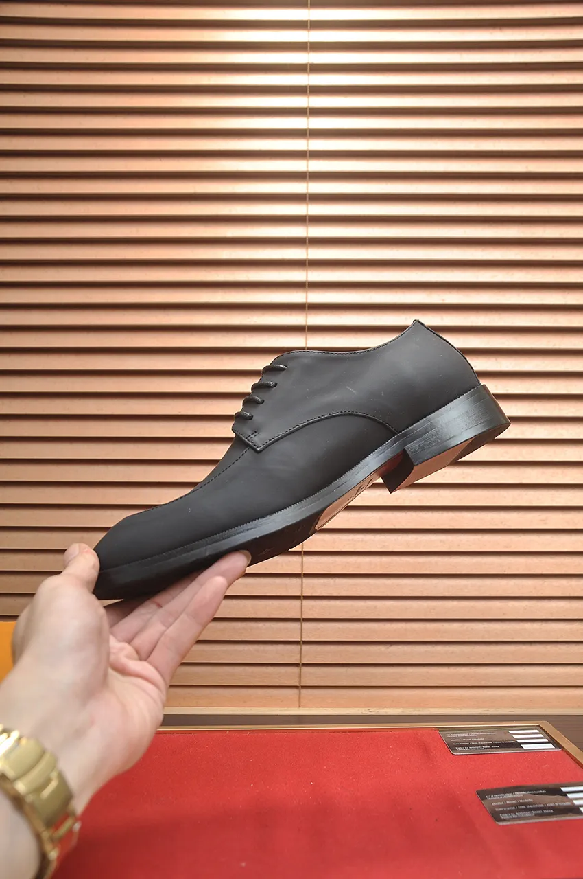 Men's men's shoes 💰500💶 [LV] (original single cowhide lining) 🍀LV's latest genuine leather business suit shoes are launched simultaneously on the official website. The first-layer cowhide imported from Italy is made of heavy gold, 💥official website 1:1 rubber outsole. Versatile to wear, high-end without losing class, and the color combination is extraordinary. This four-season style is alluring when worn on your feet, showing off your big-name flair. Standard code 38-45 (45 customized)